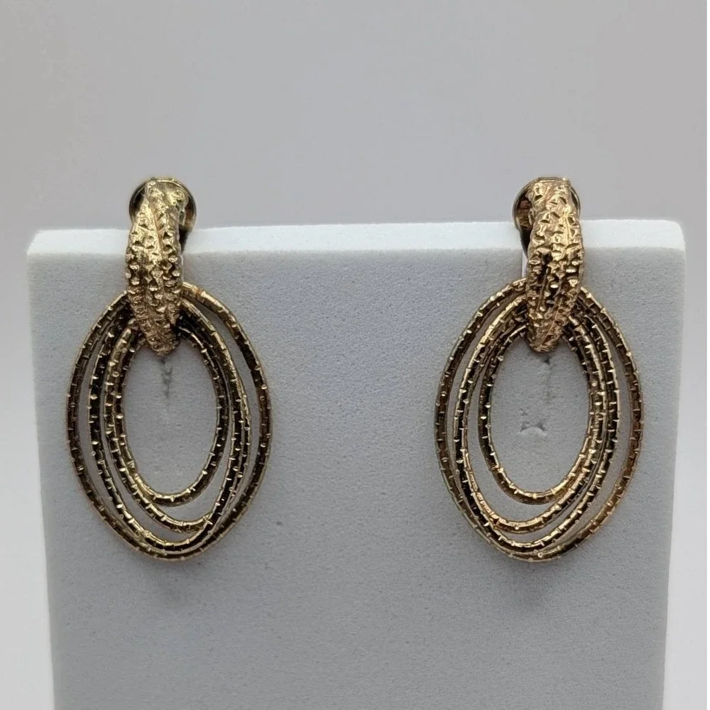 Vintage Napier Gold Tone Triple Oval‎ Hoop Clip On Earrings Signed HMN Textured